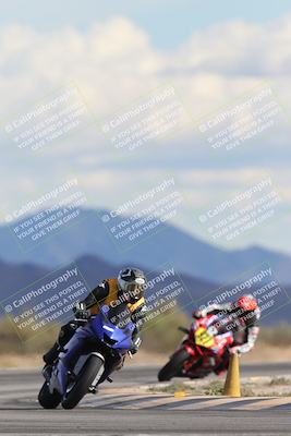 media/Nov-16-2025-Race Pace (Sun) [[8c5fa54630]]/Non Verified Riders (1st 20 Minutes)/5-Turn 15 (110pm)/